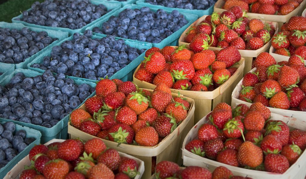 Berry Storage Secrets: Keep Blueberries and Strawberries Apart